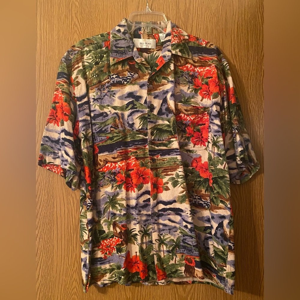 Men’s Bill Blass Hawaiian Tropical Floral short sleeve shirt. Size Medium